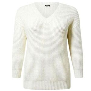 💥Sale💥Torrid Whisper White Waffle Knit Drop Shoulder V Neck Pullover